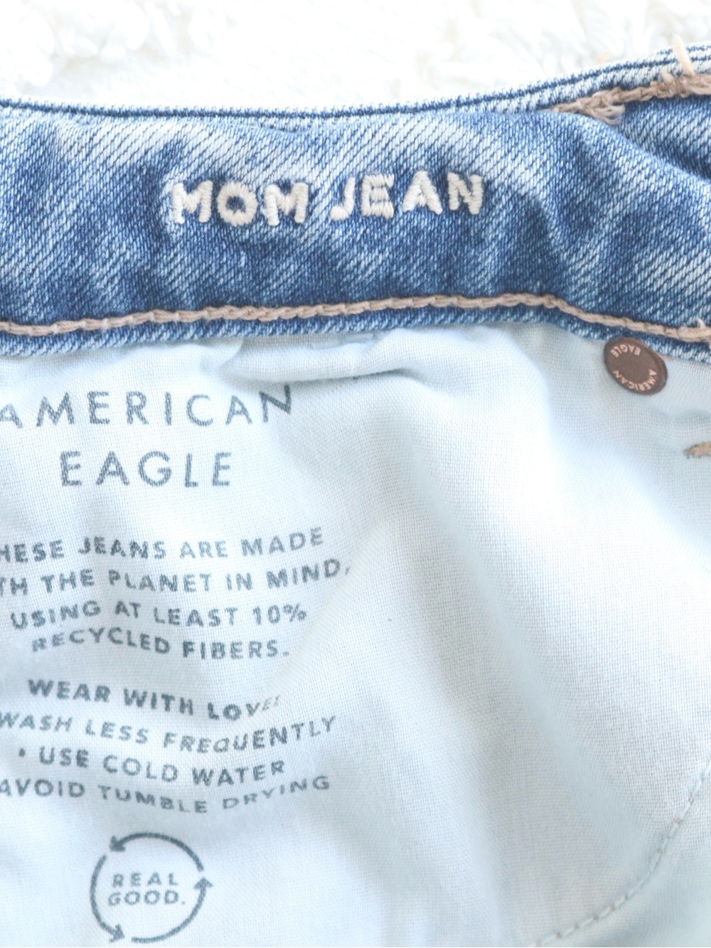 AE | NWT Mom Jeans Distressed Ripped High Rise Rigid Stretch Ankle Denim 4 Short - Picture 13 of 16